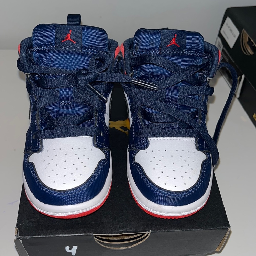 Jordan 1 Mid brand new boy/girl size 8C white red and blue